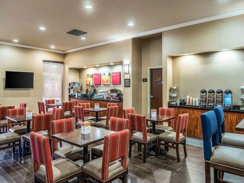 Comfort Near Texas State Hotel 3*