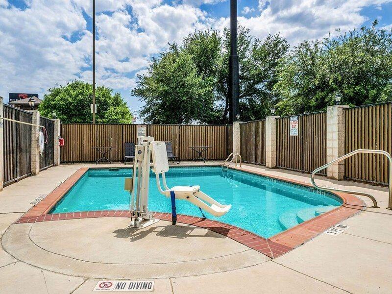 Hotel Comfort Near Texas State