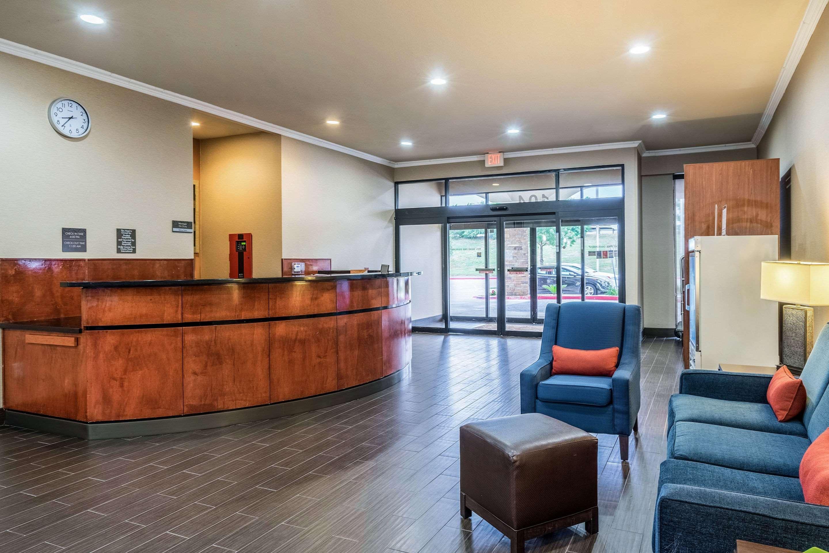 Comfort Near Texas State Hotel 3*