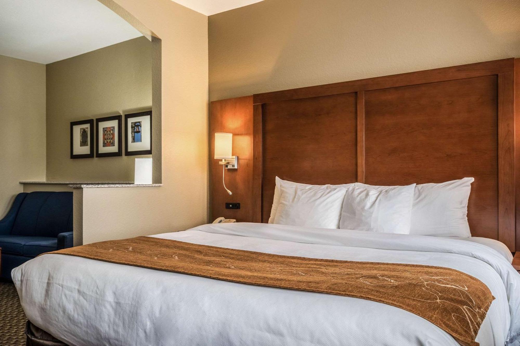 Comfort Near Texas State Hotel 3*